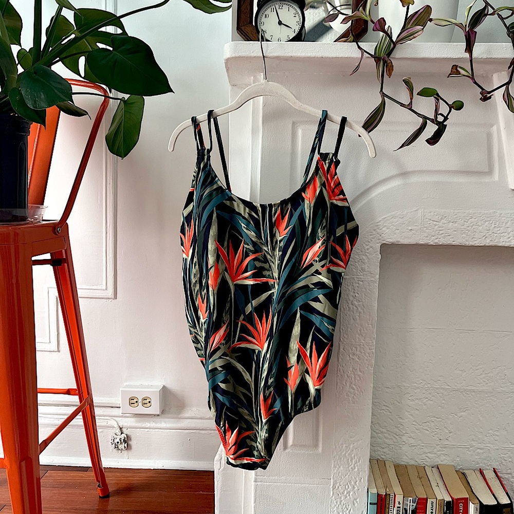 Kona Sol Medium Coverage One Piece Swimsuit | Tropical Print | XL